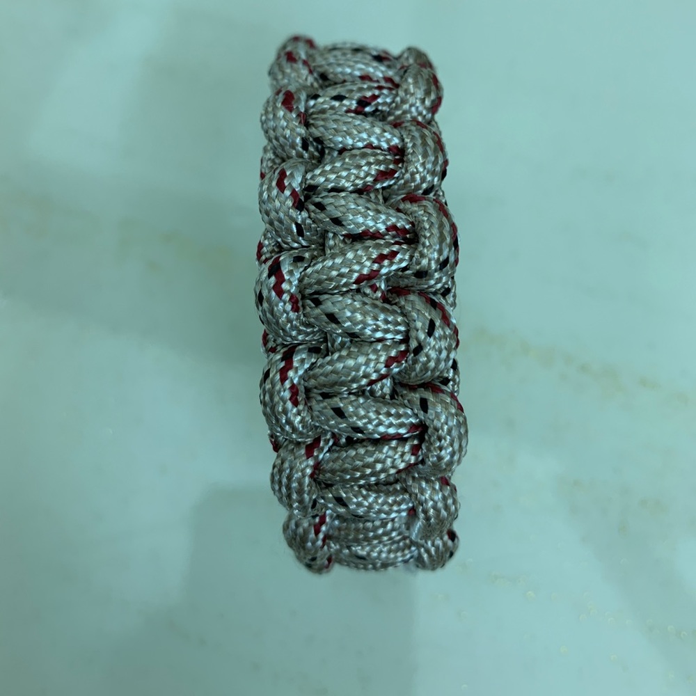Men’s paracord bracelet